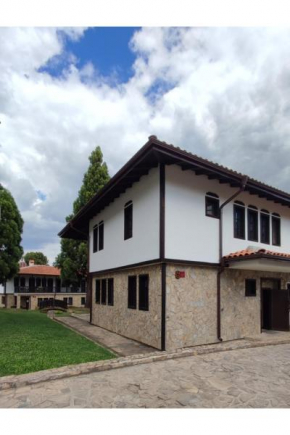Aura house